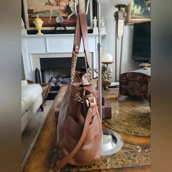 Michael Kors Hamilton w/crossbody strap - Picture 5 of 9